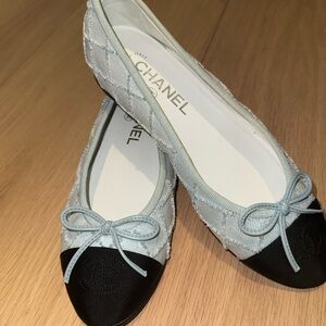 CHANEL Size 36.5 Light Blue Quilted Bow Cap-Toe Ballet Flats with Black Captoe